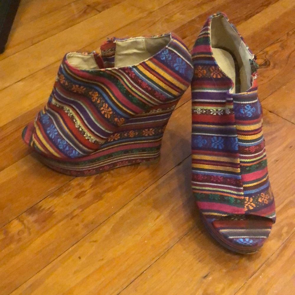 Embroidered peep toe wedges